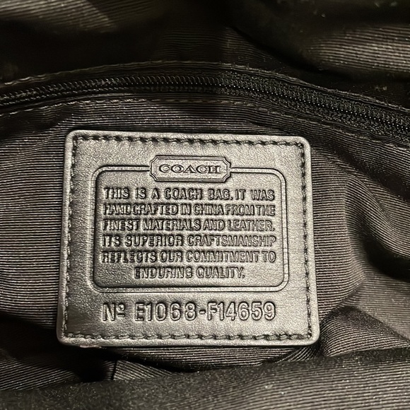 COACH Signature handbag - Picture 6 of 8